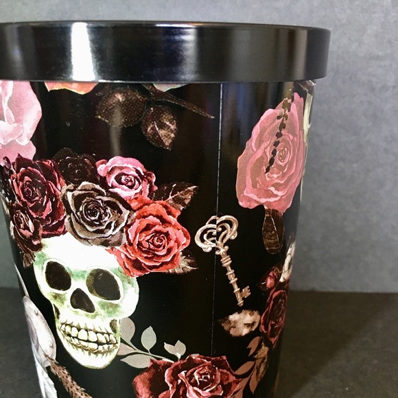 Halloween 2 Wick Candle Skull Roses Keys Locket - Picture 4 of 7